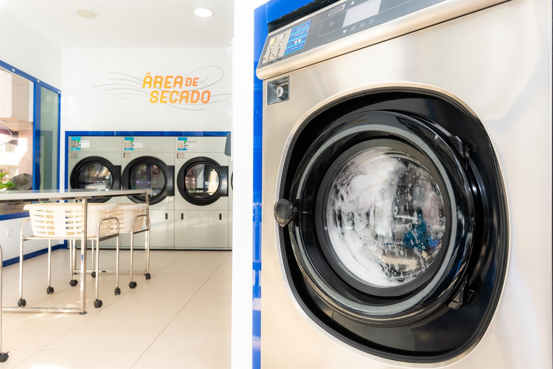 1 2 3 Wash - ¡Tenemos lavadoras específicas para lavar la ropa de tu mascota!